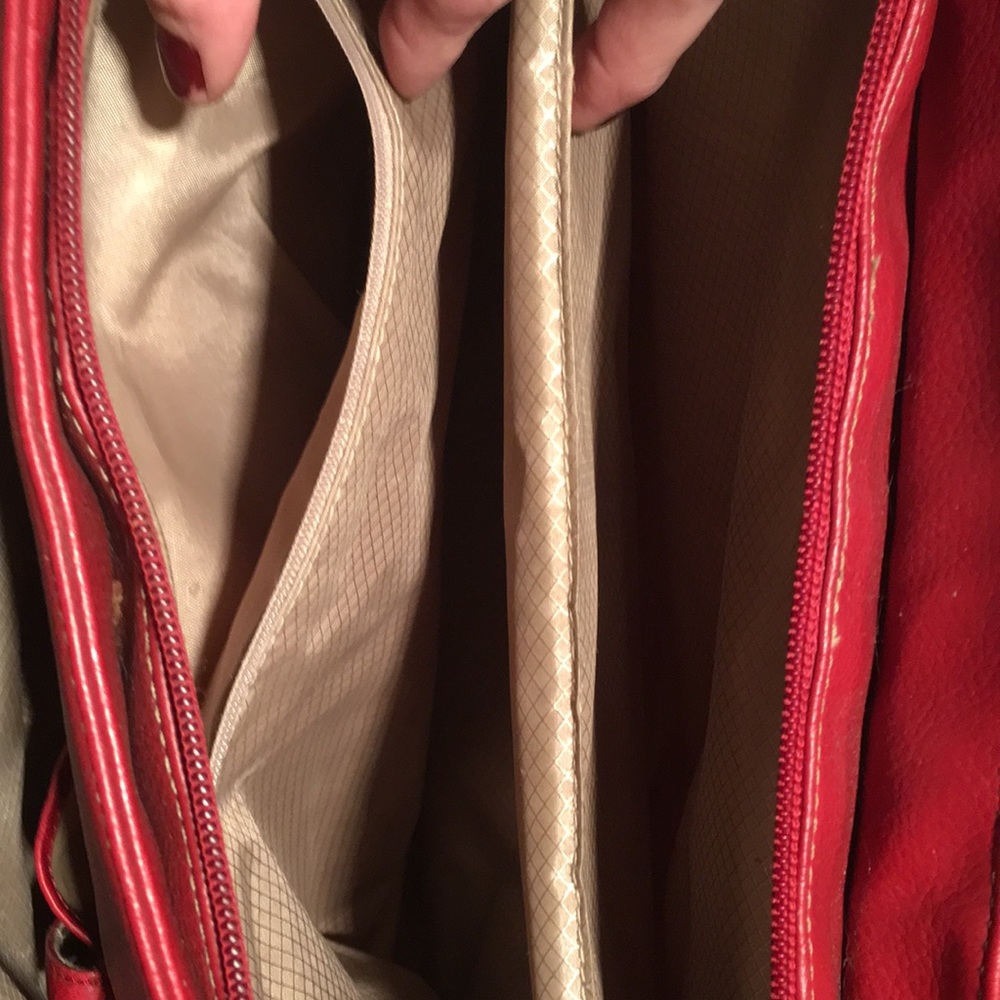 Red Buxton Genuine Leather 💼. - Picture 3 of 8
